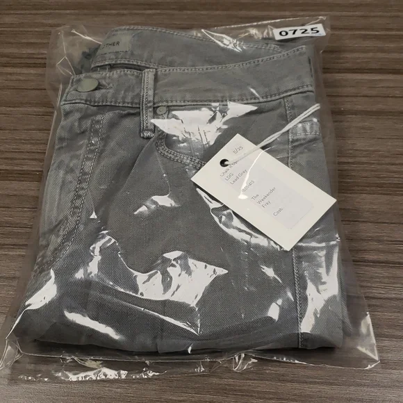 MOTHER The Weekender Fray in Lead Gray (26" waist) - Picture 13 of 14